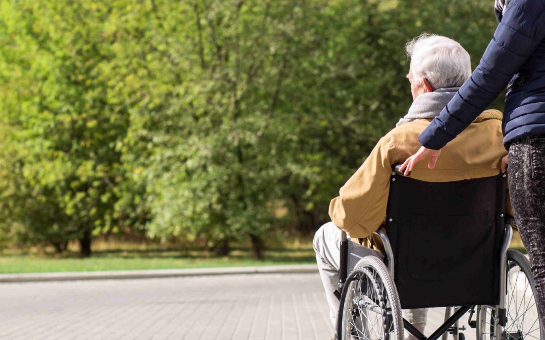 Non autosufficienza, Assindatcolf: importo prestazione universale non sufficiente per coprire costo badante