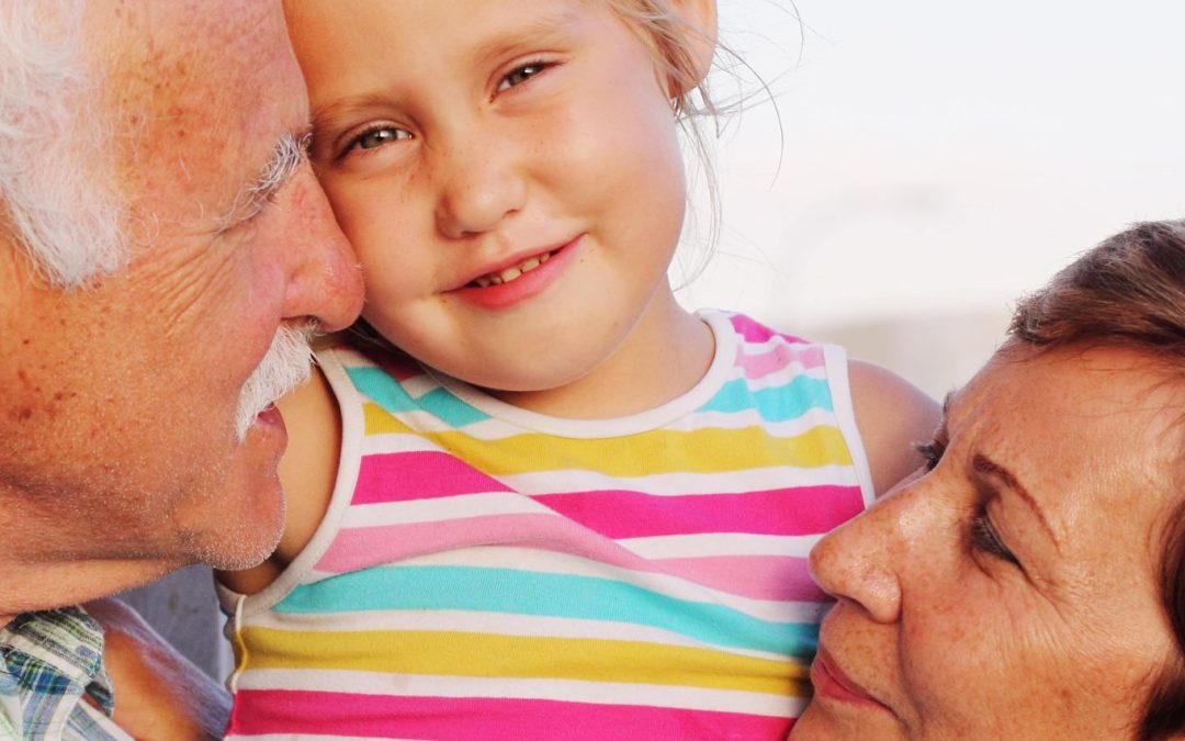 L’estate con i nonni? Ecco quanto risparmiano le famiglie