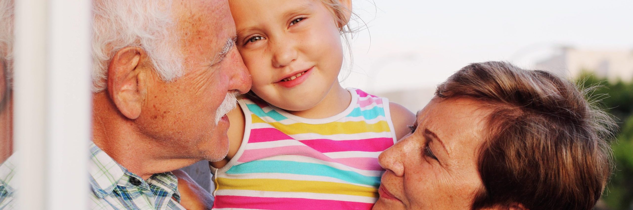 L’estate con i nonni? Ecco quanto risparmiano le famiglie